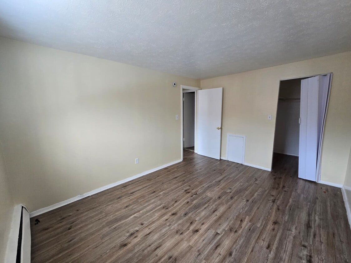 Photo - 14815 Euclid Ave (East Cleveland, OH)