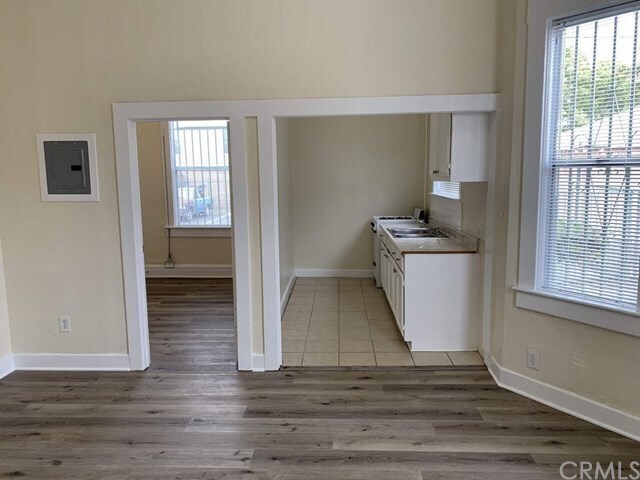 Building Photo - 125 E 20th St