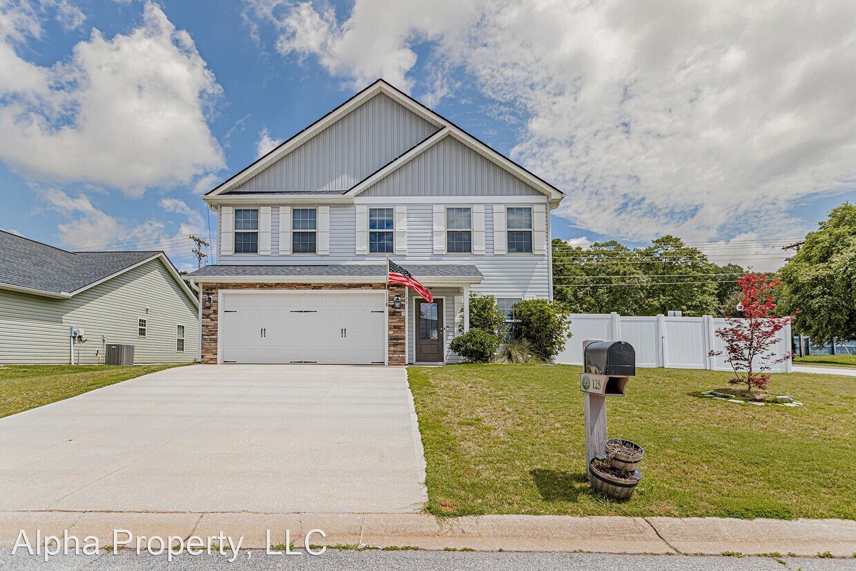 Foto principal - 3 br, 2.5 bath House - 125 Sleepy River Rd