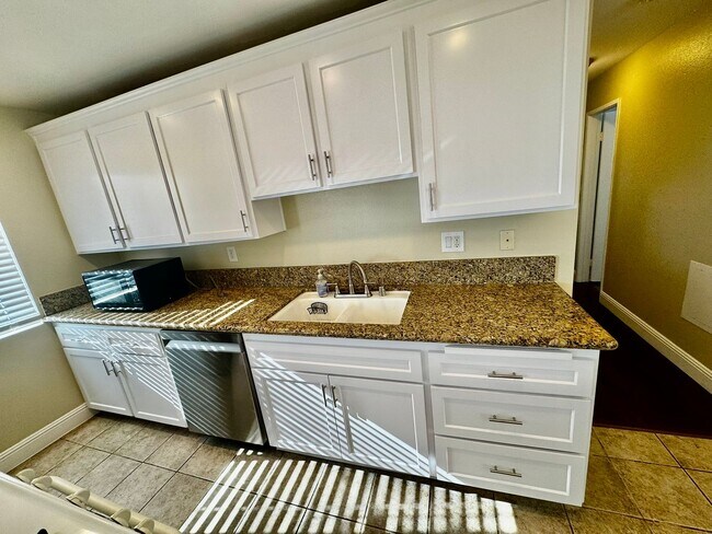 Foto del edificio - 1/2 off 1st month's rent! 2 Bedroom, 2 Bath & 2 Parking Spaces.