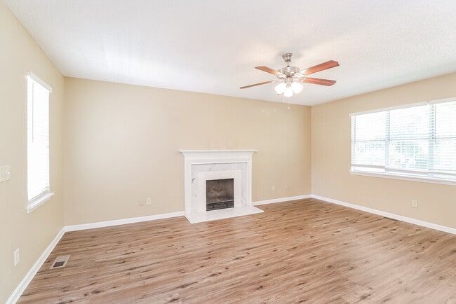 Building Photo - 380 Canter Ct NW