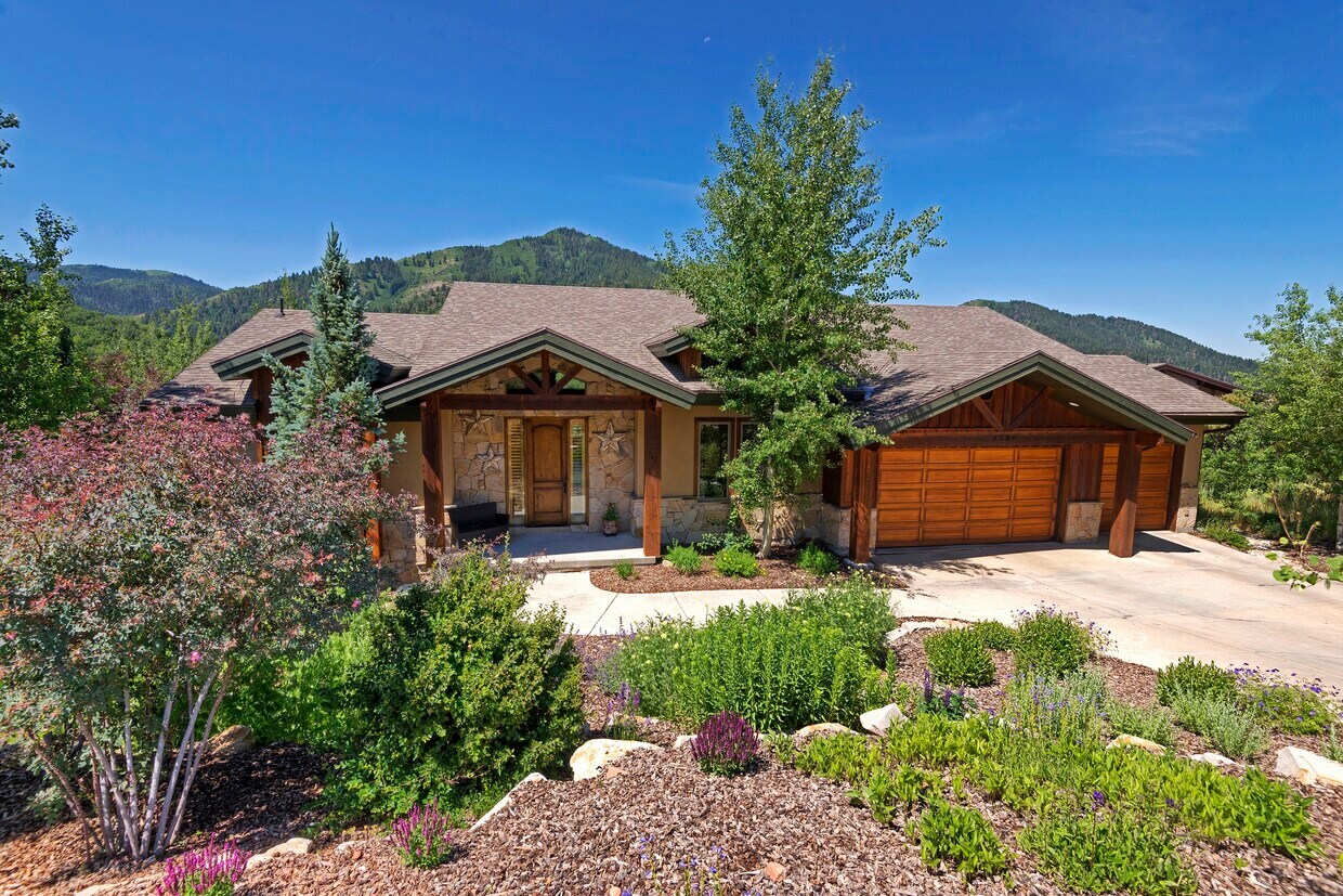Foto principal - 7321 Pine Ridge Dr