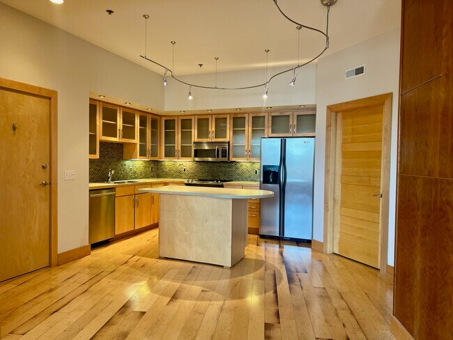 Cocina - 319 Broadway N