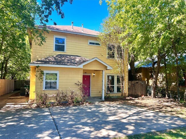 Building Photo - 1702 Singleton Ave