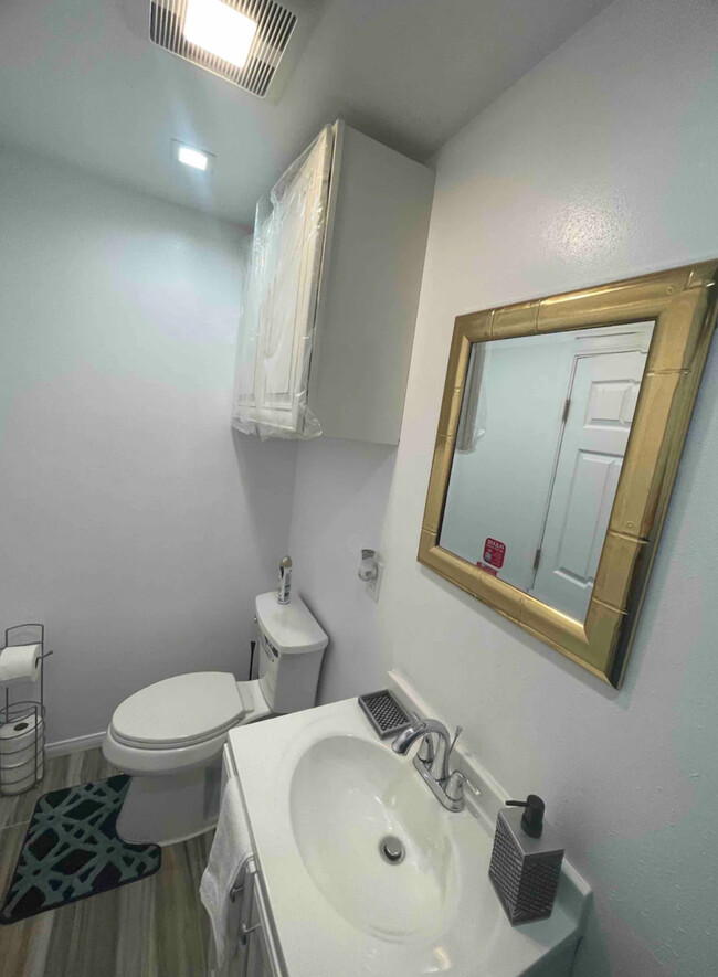 Baño - 1216 W 139th St