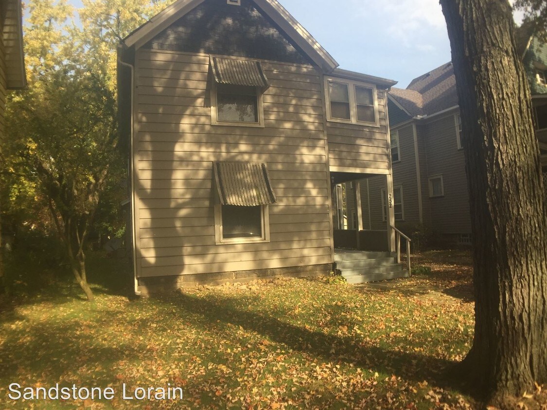 252 Harrison St, Elyria, OH 44035 Condo for Rent in Elyria, OH
