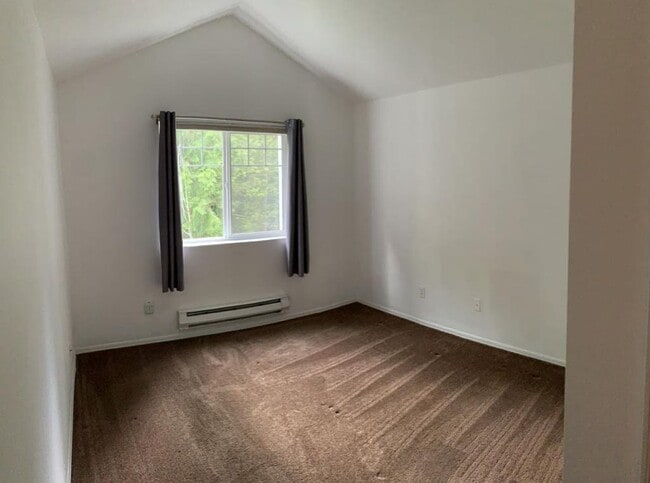 Building Photo - 18501 SE Newport Way