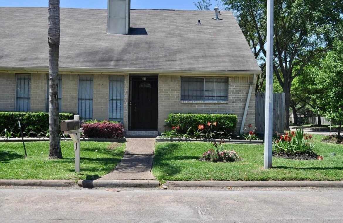 Primary Photo - 12402 Riva Ridge Ln