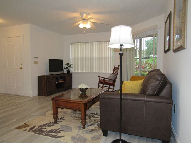 Foto del edificio - Venetian Palms 12640-1911