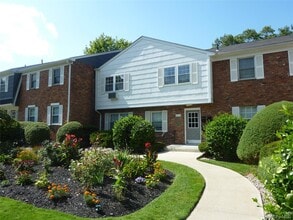 Building Photo - 133 Doxbury Ln