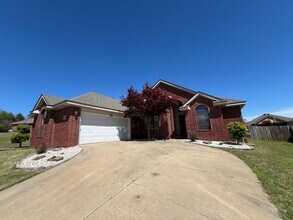 Building Photo - 2712 Northridge Cir