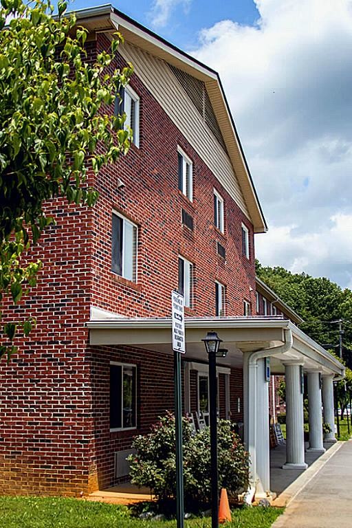 Foto del edificio - 1113 Persimmon Ridge Rd