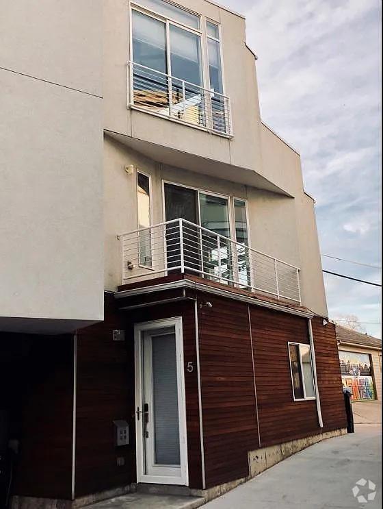 Building Photo - 2115 W 32nd Ave