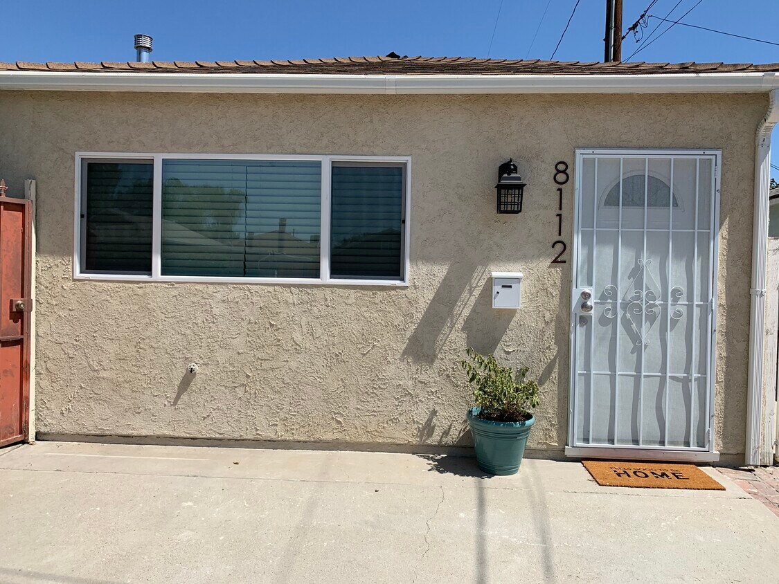 Primary Photo - 8112 Amestoy Ave