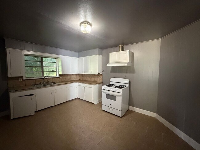 Foto del edificio - Spacious Two Bedroom Home