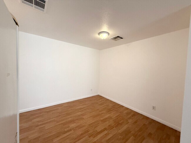 Foto del edificio - Great Single Story Home in gated community...