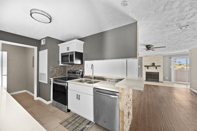 Building Photo - 10673 Braes Bend Dr