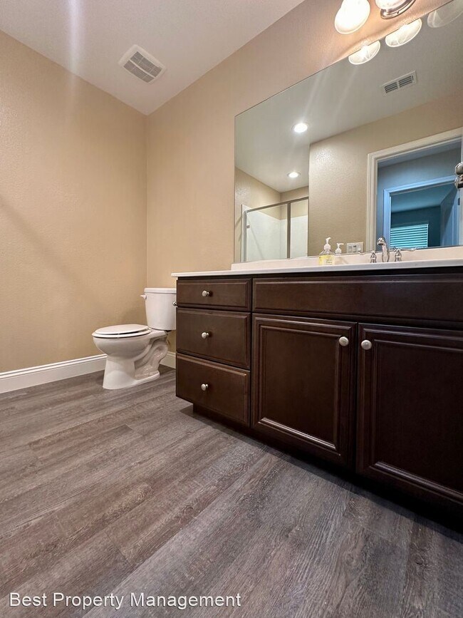 Building Photo - 4 br, 3 bath House - 8419 Pinehollow Cir