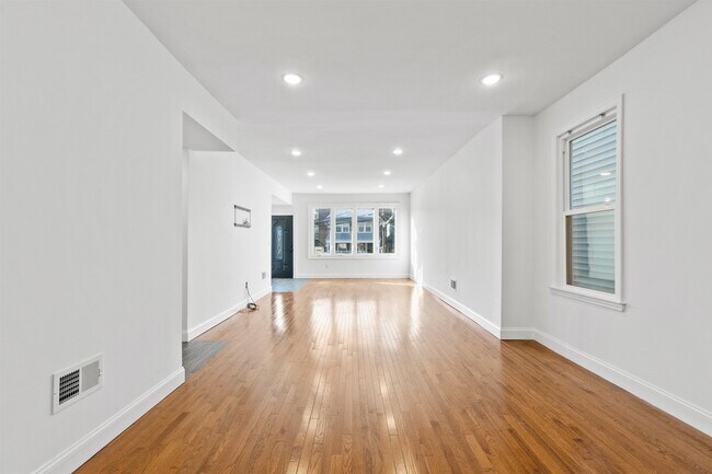 Building Photo - 52 Avenue B