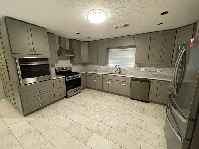 Foto del edificio - 4955 Braesheather Dr