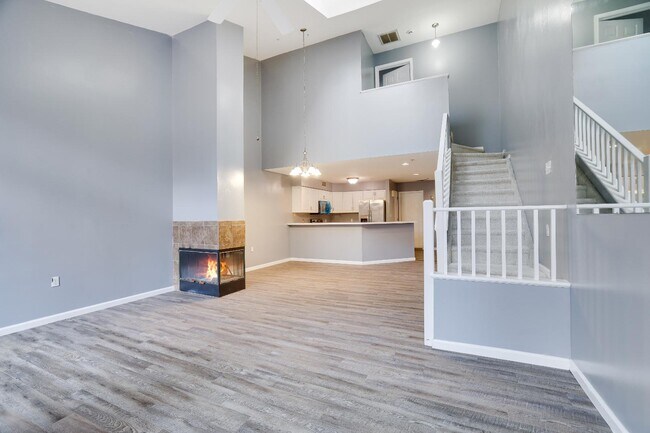 Foto del edificio - 305 Inverness Dr