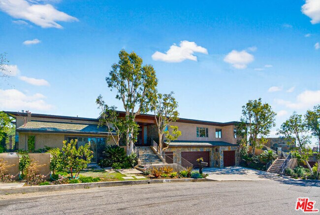 Foto del edificio - 1120 El Medio Ave