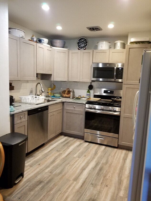 Kitchen - 3939 Ellington Rd