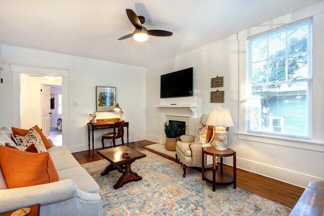 Foto del edificio - 306 E Victory Dr