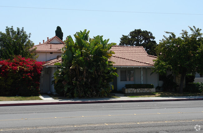 Building Photo - 16682 Goldenwest St