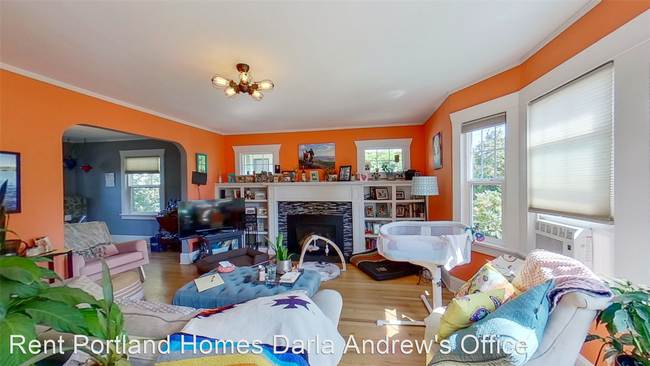 Building Photo - 2 br, 1 bath House - 3033 NE 11th Avenue