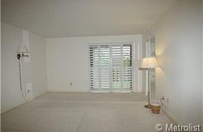 Building Photo - 420 S Marion St Pkwy