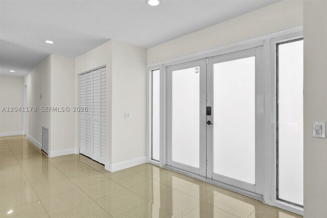 Foto del edificio - 16453 NE 33rd Ave