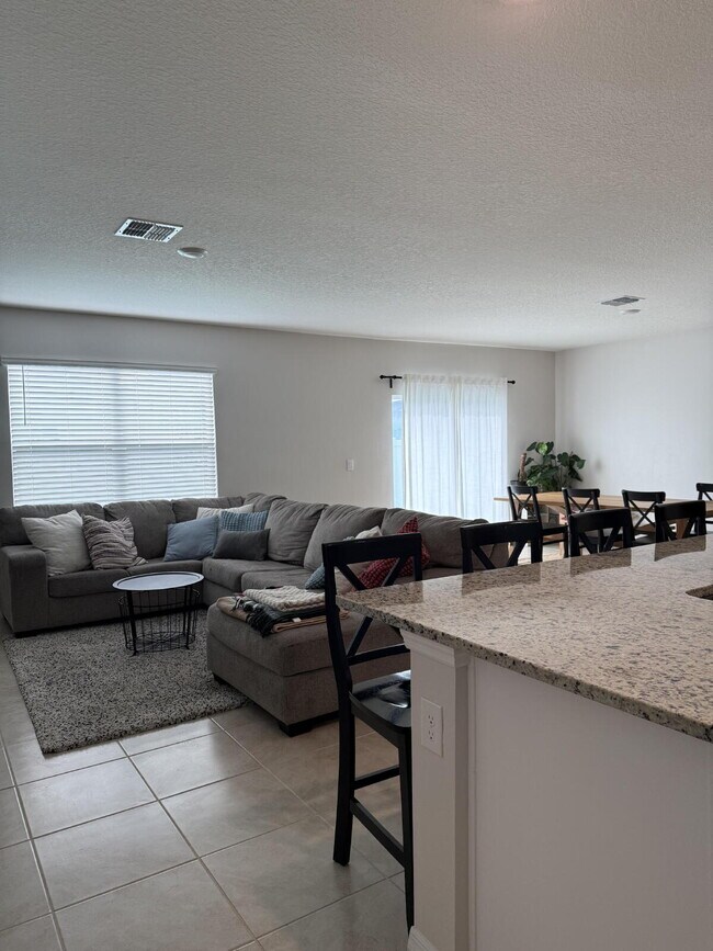 Building Photo - Large 4 Bedroom/2.5 Bathroom Home in Thompson Grove