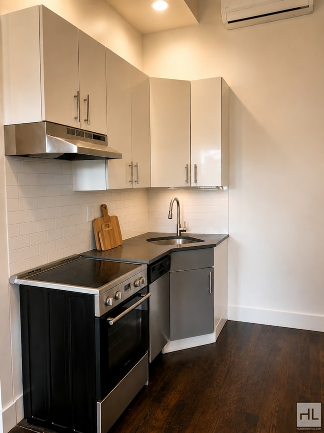 Building Photo - FULTON STREET / Clinton Hill / 2-Bed 1-Bath