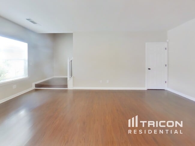 Foto del edificio - 515 Lakeridge Ct