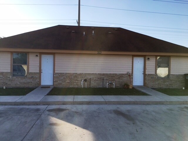 Building Photo - 413 N Rockport St