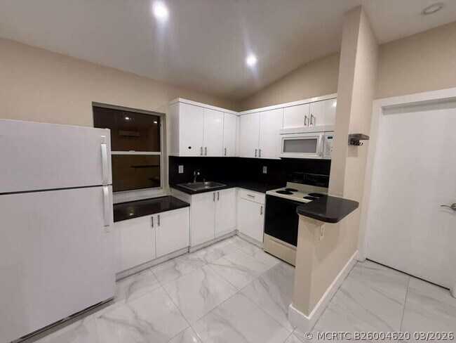 Foto del edificio - 3373 SW 7th St