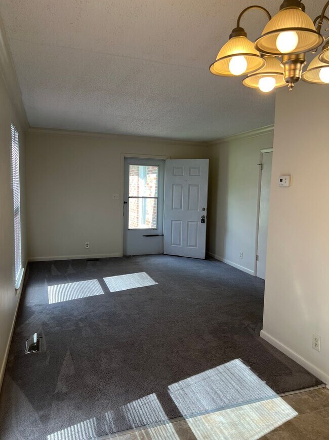Building Photo - 2421 Springview Drive