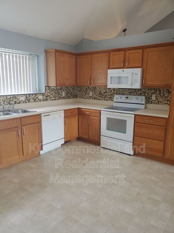 Building Photo - 11514 N Windsor Ave