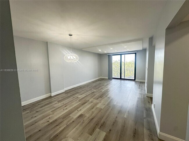 Foto del edificio - 901 Hillcrest Dr
