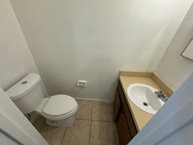 Building Photo - Charming 2-Bedroom, 1.5-Bathroom Townhouse...