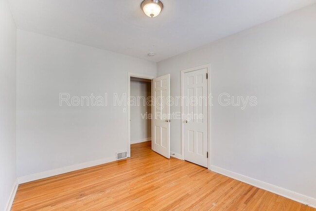 Foto del edificio - 3714 Kipling Ave