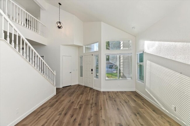 Building Photo - A move-in-ready family home in Riverside’s sought-after Orangecrest neighborhood