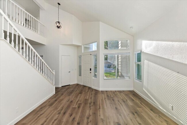 Foto del edificio - A move-in-ready family home in Riverside’s sought-after Orangecrest neighborhood