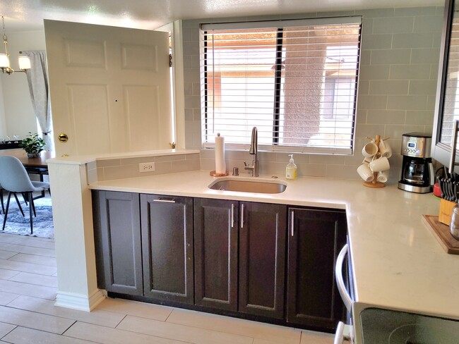 Building Photo - 7255 E Snyder Rd