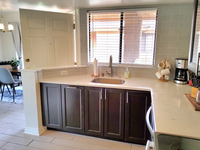 Foto del edificio - 7255 E Snyder Rd