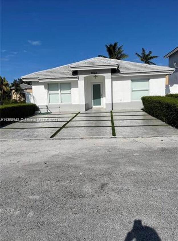 Foto principal - 5610 NW 187th St