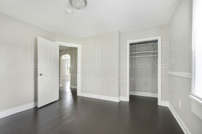 Foto del edificio - 5413 Distler Ln