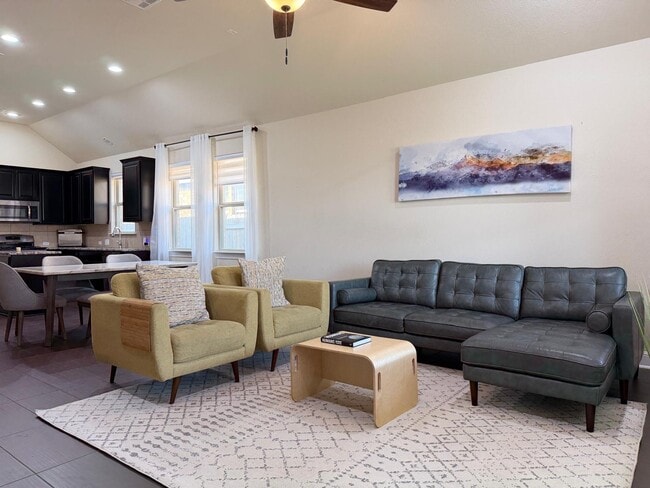 Foto del edificio - 2432 Granite Hill Dr