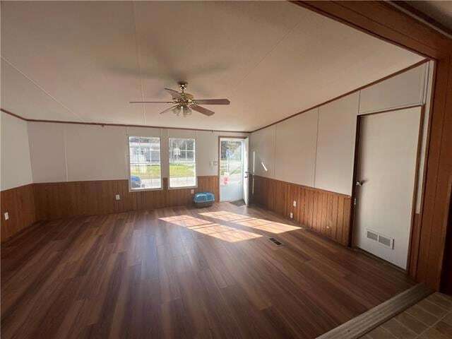 Foto del edificio - 1210 Eagle Lake Blvd